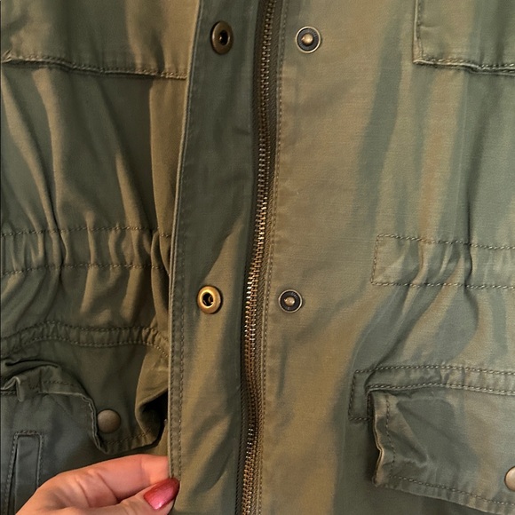 NWOT- GAP Women's Utility Jacket in Olive Green - Picture 4 of 6